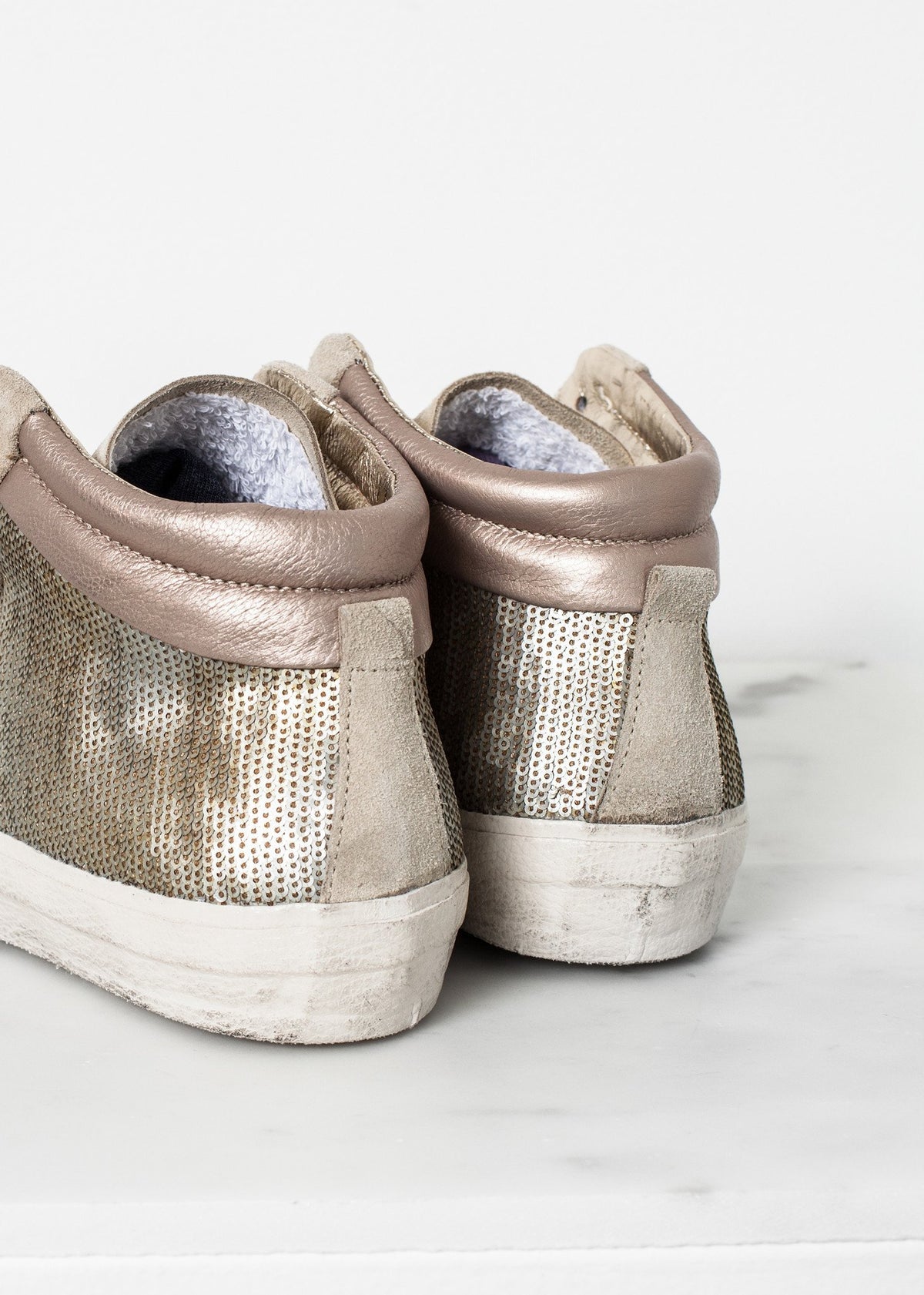 Високи маратонки с пайети